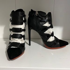 NWT L.A.M.B KAINE ANKLE BOOTIE HEELS